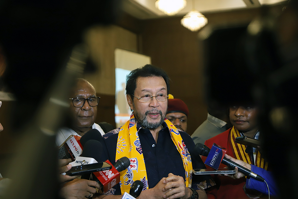 Wakil Ketua Dewan Perwakilan Daerah Republik Indonesia Yorrys Raweyai hadiri diskusi publik tentang Proyek Strategis Nasional (PSN) di Tanah Papua di Jakarta. (BeritaNasional/Elvis Sendouw)