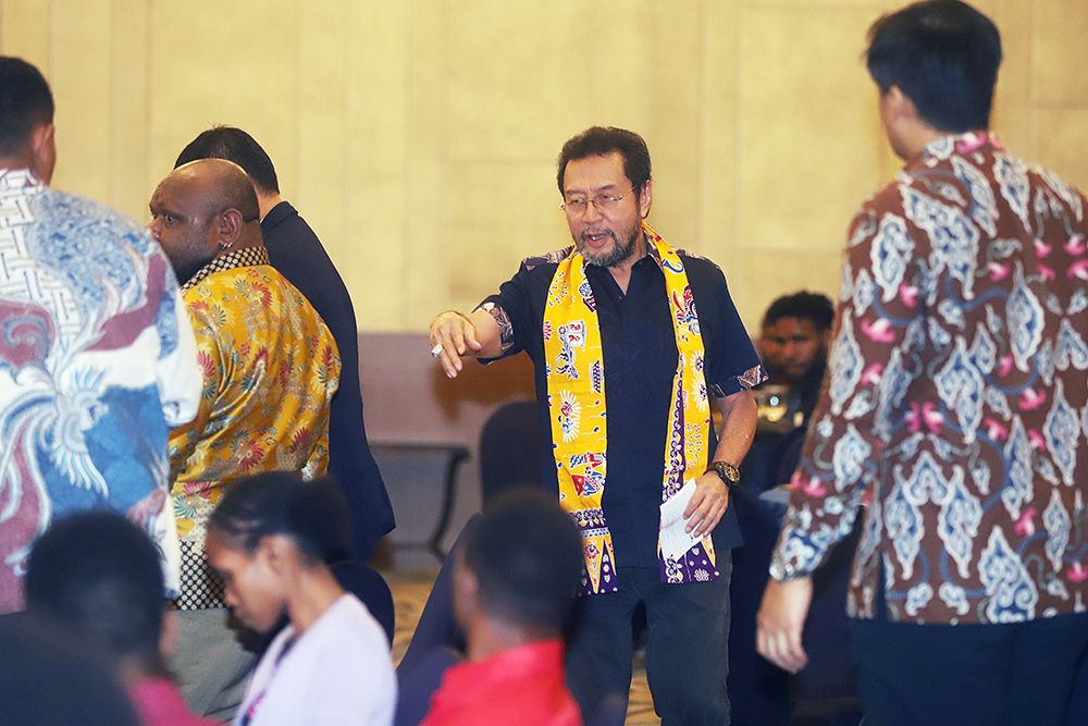 Wakil Ketua Dewan Perwakilan Daerah Republik Indonesia Yorrys Raweyai hadiri diskusi publik tentang Proyek Strategis Nasional (PSN) di Tanah Papua di Jakarta. (BeritaNasional/Elvis Sendouw)