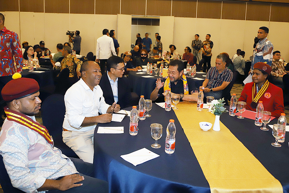 Wakil Ketua Dewan Perwakilan Daerah Republik Indonesia Yorrys Raweyai hadiri diskusi publik tentang Proyek Strategis Nasional (PSN) di Tanah Papua di Jakarta. (BeritaNasional/Elvis Sendouw)