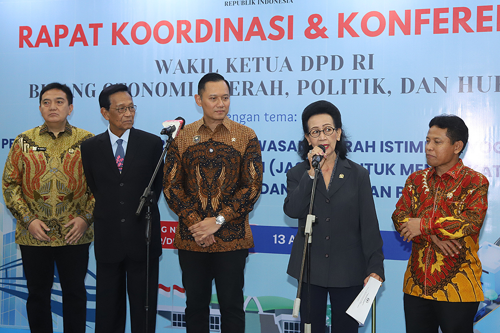 DPD RI Gelar Rakor Bersama Menko Infra Bahas Pembangunan Infrastruktur di Kawasan Daerah Istimewa Yogyakarta Rapat Koordinasi dan Konferensi bertajuk "Pembangunan Infrastruktur di Kawasan Daerah Istimewa Yogyakarta (DIY) dan Jawa Tengah Selatan (Jasela) untuk meningkatkan Pertumbuhan Ekonomi dan Ketahanan Pangan". (BeritaNasional/Elvis Sendouw)