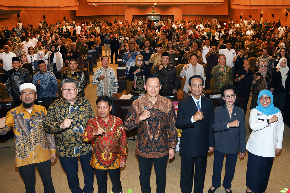DPD RI Gelar Rakor Bersama Menko Infra Bahas Pembangunan Infrastruktur di Kawasan Daerah Istimewa Yogyakarta Rapat Koordinasi dan Konferensi bertajuk "Pembangunan Infrastruktur di Kawasan Daerah Istimewa Yogyakarta (DIY) dan Jawa Tengah Selatan (Jasela) untuk meningkatkan Pertumbuhan Ekonomi dan Ketahanan Pangan". (BeritaNasional/Elvis Sendouw)