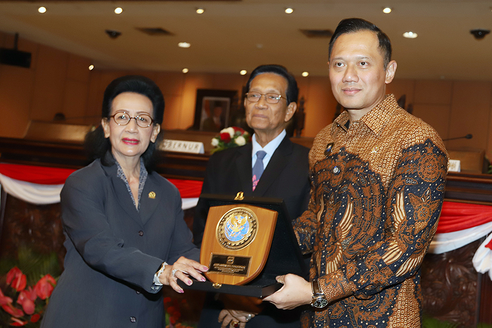 DPD RI Gelar Rakor Bersama Menko Infra Bahas Pembangunan Infrastruktur di Kawasan Daerah Istimewa Yogyakarta Rapat Koordinasi dan Konferensi bertajuk "Pembangunan Infrastruktur di Kawasan Daerah Istimewa Yogyakarta (DIY) dan Jawa Tengah Selatan (Jasela) untuk meningkatkan Pertumbuhan Ekonomi dan Ketahanan Pangan". (BeritaNasional/Elvis Sendouw)