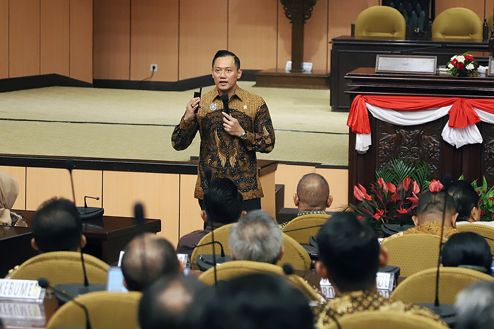 DPD RI Gelar Rakor Bersama Menko Infra Bahas Pembangunan Infrastruktur di Kawasan Daerah Istimewa Yogyakarta Rapat Koordinasi dan Konferensi bertajuk "Pembangunan Infrastruktur di Kawasan Daerah Istimewa Yogyakarta (DIY) dan Jawa Tengah Selatan (Jasela) untuk meningkatkan Pertumbuhan Ekonomi dan Ketahanan Pangan". (BeritaNasional/Elvis Sendouw)