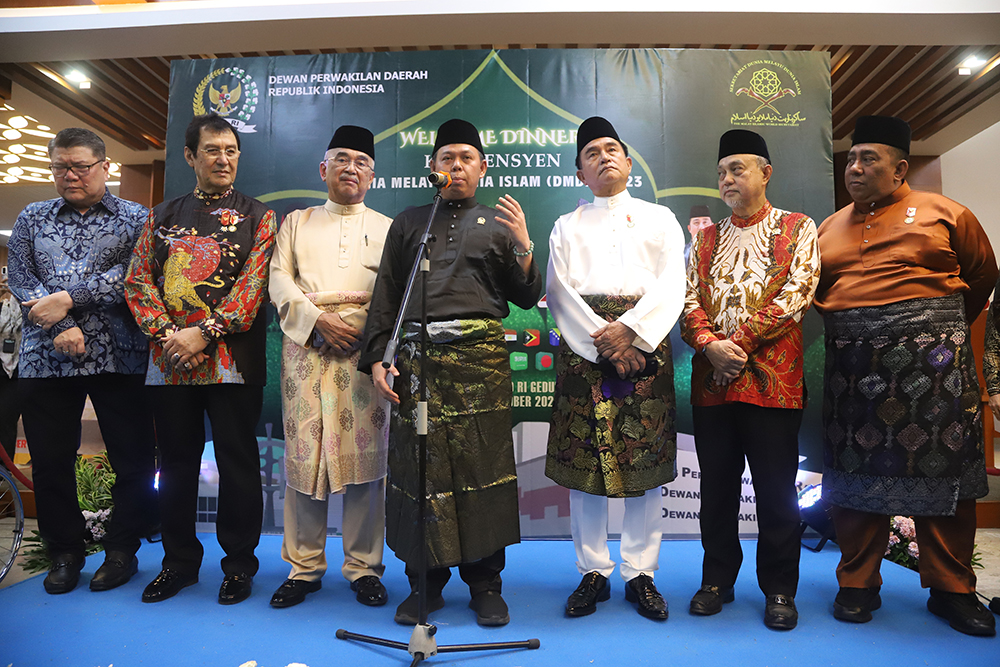 Ketua DPD RI Sultan Bachtiar Najamudin didampingi tokoh Melayu terkemuka mengadakan Welcome Dinner  Konvensyen DMDI. (BeritaNasional/Elvis Sendouw)