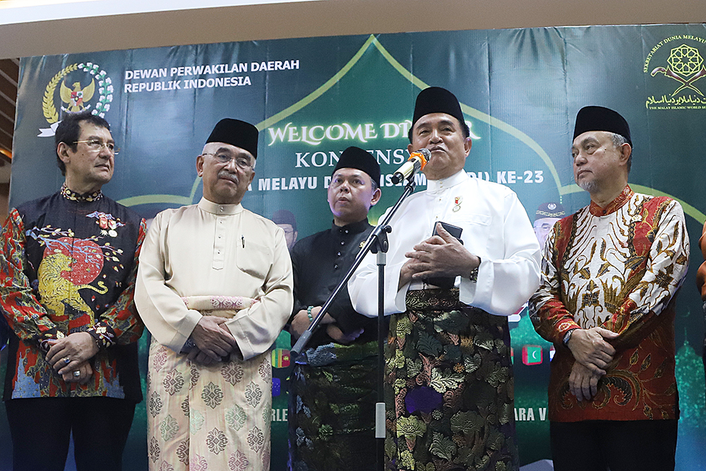 Ketua DPD RI Sultan Bachtiar Najamudin didampingi tokoh Melayu terkemuka mengadakan Welcome Dinner  Konvensyen DMDI. (BeritaNasional/Elvis Sendouw)