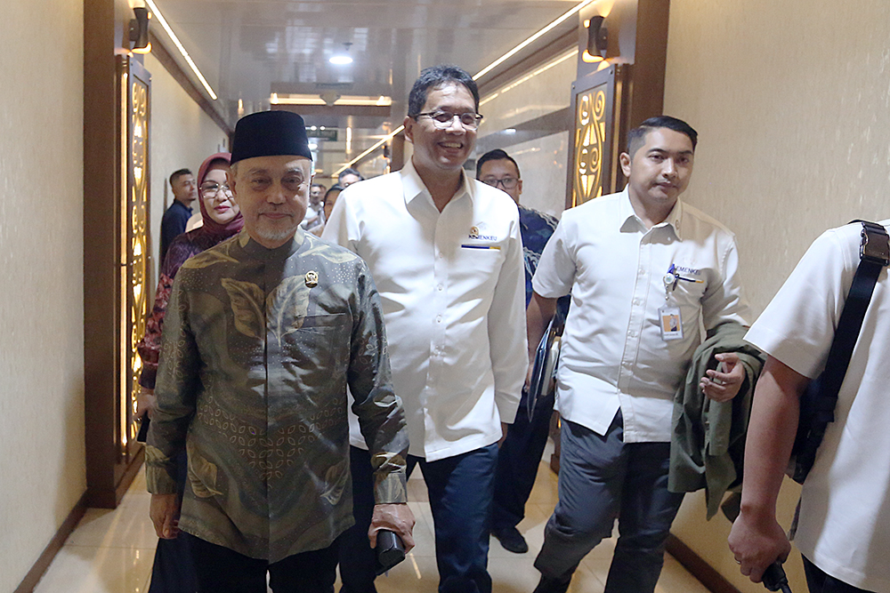 Wakil Ketua DPD Tamsil Linrung (kiri) menerima kunjungan Menteri Keuangan Purbaya Yudhi Sadewa. (BeritaNasional/Elvis Sendouw)