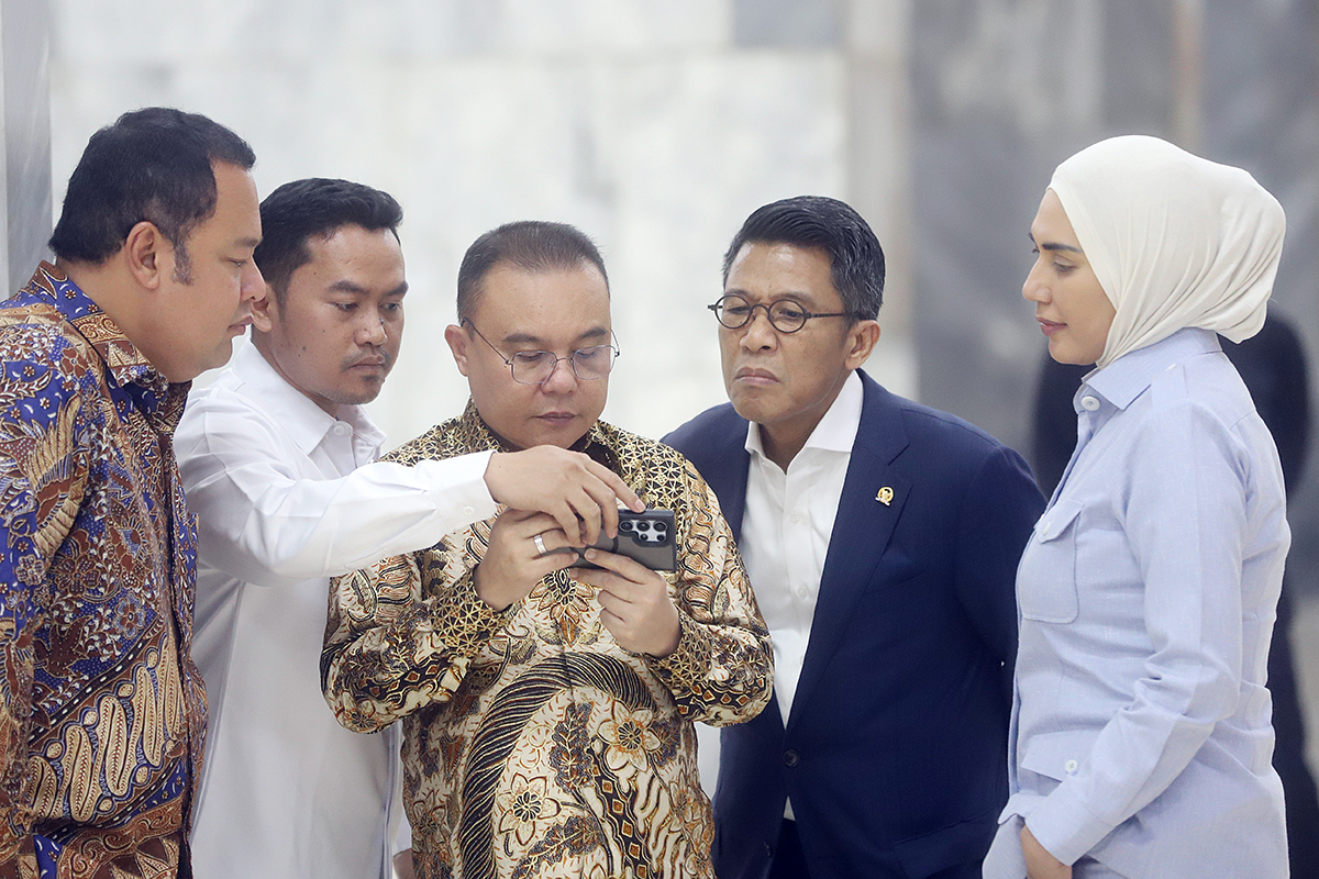 Pimpinan DPR RI memberikan keterangan kepada wartawan terkait MBG. (BeritaNasional/Elvis Sendouw)