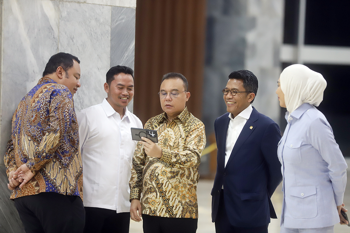 Pimpinan DPR RI memberikan keterangan kepada wartawan terkait MBG. (BeritaNasional/Elvis Sendouw)