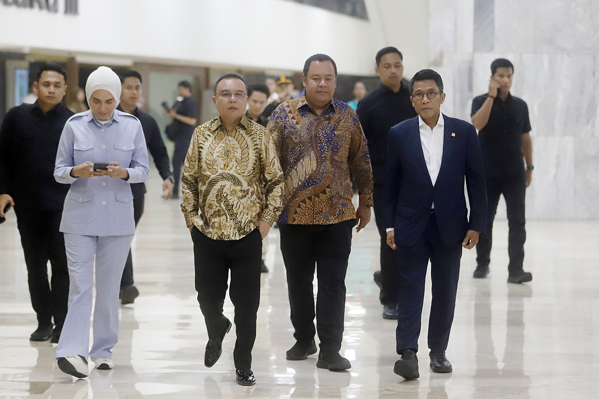 Pimpinan DPR RI memberikan keterangan kepada wartawan terkait MBG. (BeritaNasional/Elvis Sendouw)