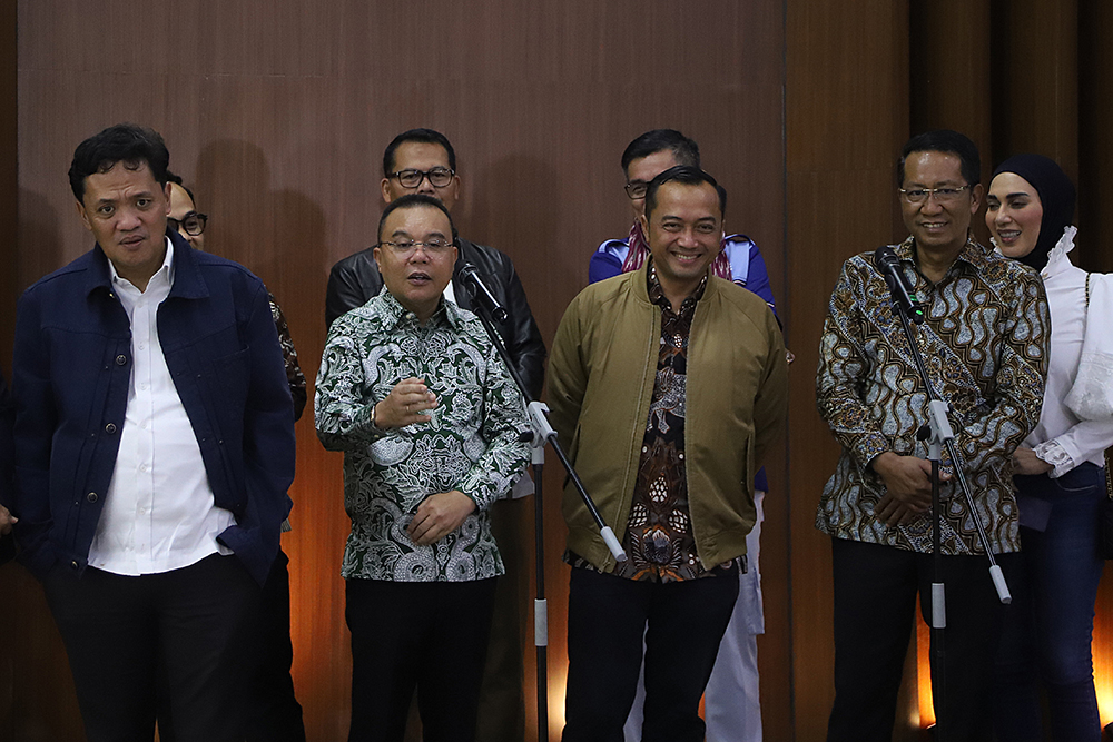 DPR Berikan Pertimbangan dan Persetujuan Abolisi dan Amnesti untuk Hasto Kristiyanto dan Tom Lembong Konferensi pers abolisi Tom Lembong dan amnesti Hasto. (BeritaNasional/Elvis Sendouw)