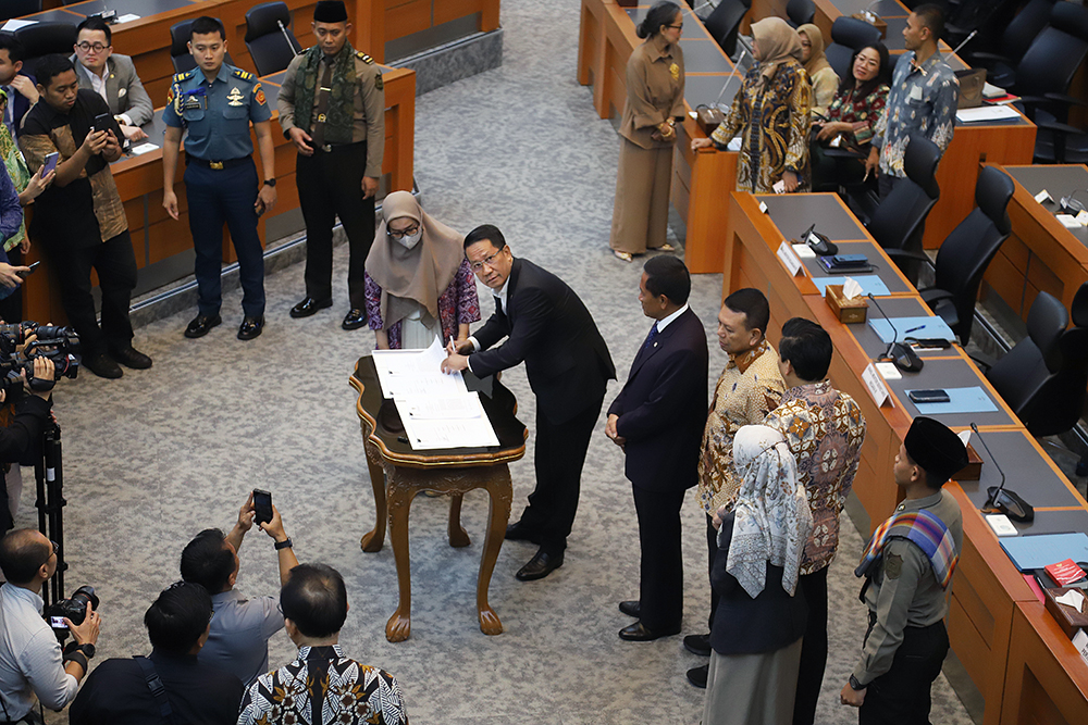 Rapat kerja komisi I bersama pemerintah bahas RUU TNI. (BeritaNasional/Elvis Sendouw)