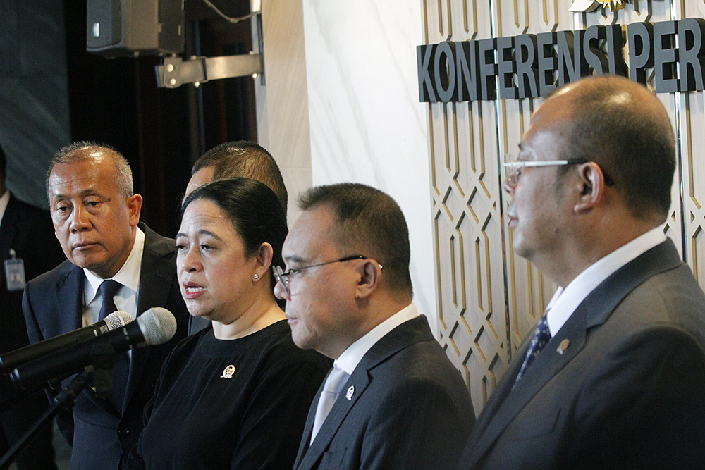 DPR Buka Peluang Bentuk Pansus Evaluasi Haji 2025 Pimpinan DPR memberikan keterangan kepada wartawan usai pimpin Rapat Paripurna ke-20 DPR RI. (BeritaNasional/Elvis Sendouw)