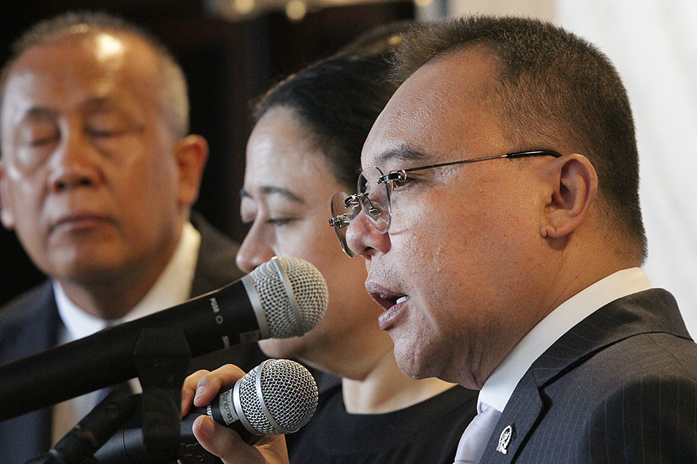 DPR Buka Peluang Bentuk Pansus Evaluasi Haji 2025 Pimpinan DPR memberikan keterangan kepada wartawan usai pimpin Rapat Paripurna ke-20 DPR RI. (BeritaNasional/Elvis Sendouw)