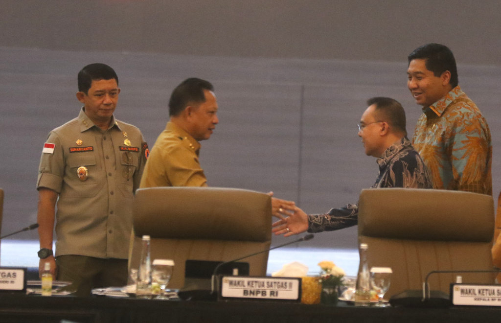 Wakil Ketua DPR RI Sufmi Dasco Ahmad (tengah) saat memimpin rapat koordinasi bersama pemerintah di Gedung Nusantara IV Kompleks Parlemen, Senayan, Jakarta,  Senin (25/5/2026). (Beritanasional.com/Oke Atmaja)