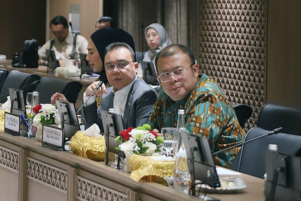 Wakil Ketua DPR RI Sufmi Dasco Ahmad memimpin rapat koordinasi bersama pemerintah dan Koalisi Ojol Nasional. (BeritaNasional/Elvis Sendouw)