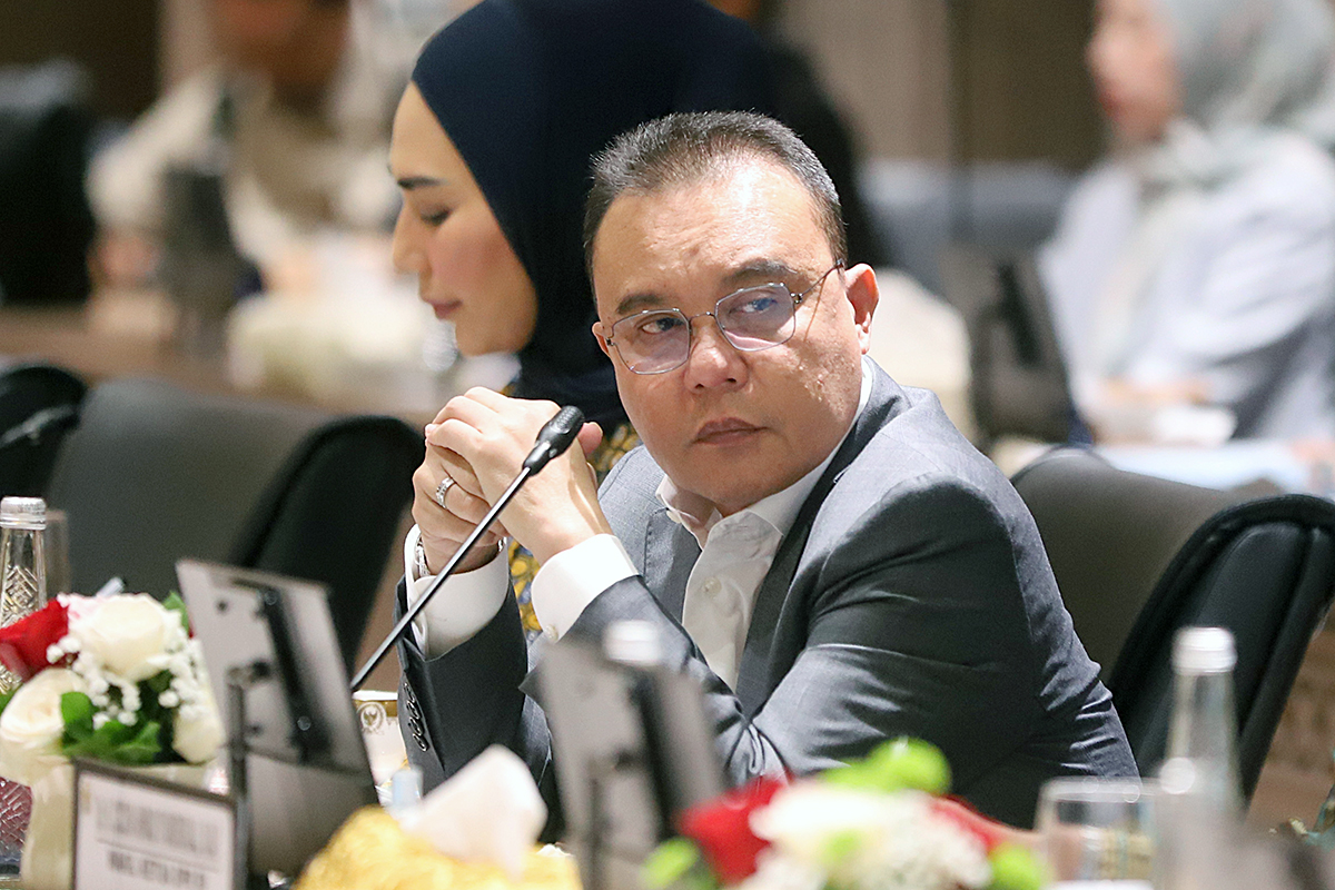 Wakil Ketua DPR RI Sufmi Dasco Ahmad memimpin rapat koordinasi bersama pemerintah dan Koalisi Ojol Nasional. (BeritaNasional/Elvis Sendouw)