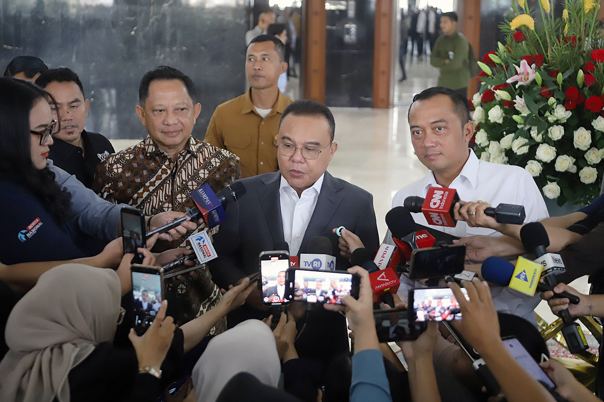 Wakil Ketua DPR RI Sufmi Dasco Ahmad memimpin rapat koordinasi bersama pemerintah dan Koalisi Ojol Nasional. (BeritaNasional/Elvis Sendouw)