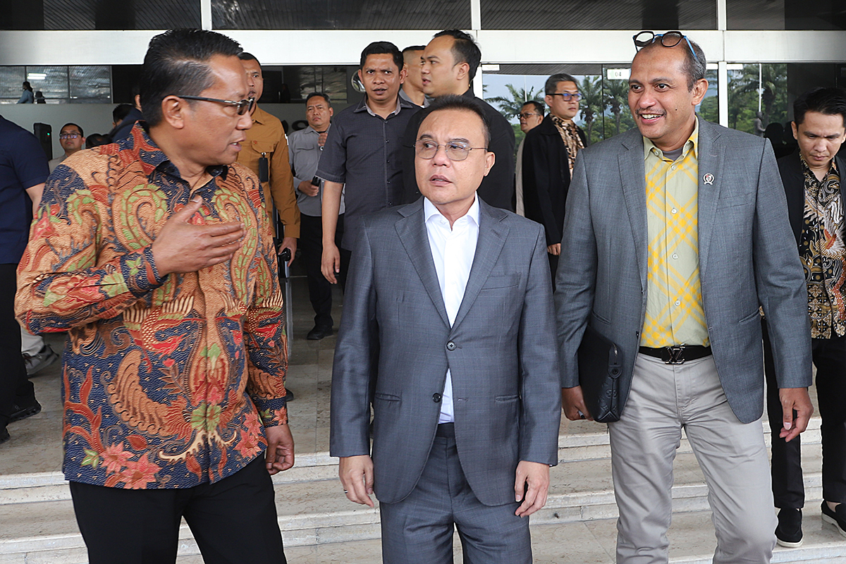 Wakil Ketua DPR RI Sufmi Dasco Ahmad memimpin rapat koordinasi bersama pemerintah dan Koalisi Ojol Nasional. (BeritaNasional/Elvis Sendouw)