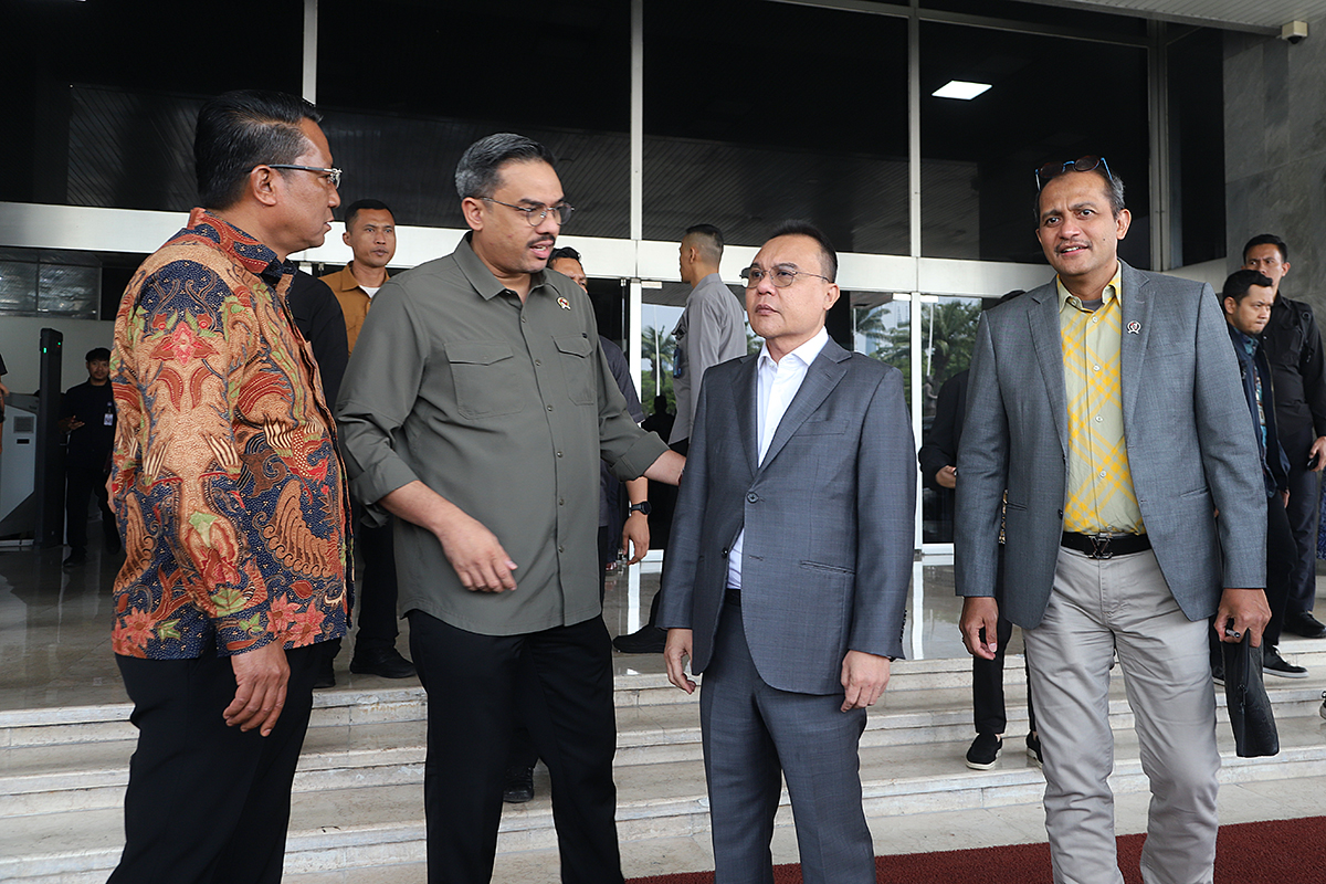 Wakil Ketua DPR RI Sufmi Dasco Ahmad memimpin rapat koordinasi bersama pemerintah dan Koalisi Ojol Nasional. (BeritaNasional/Elvis Sendouw)