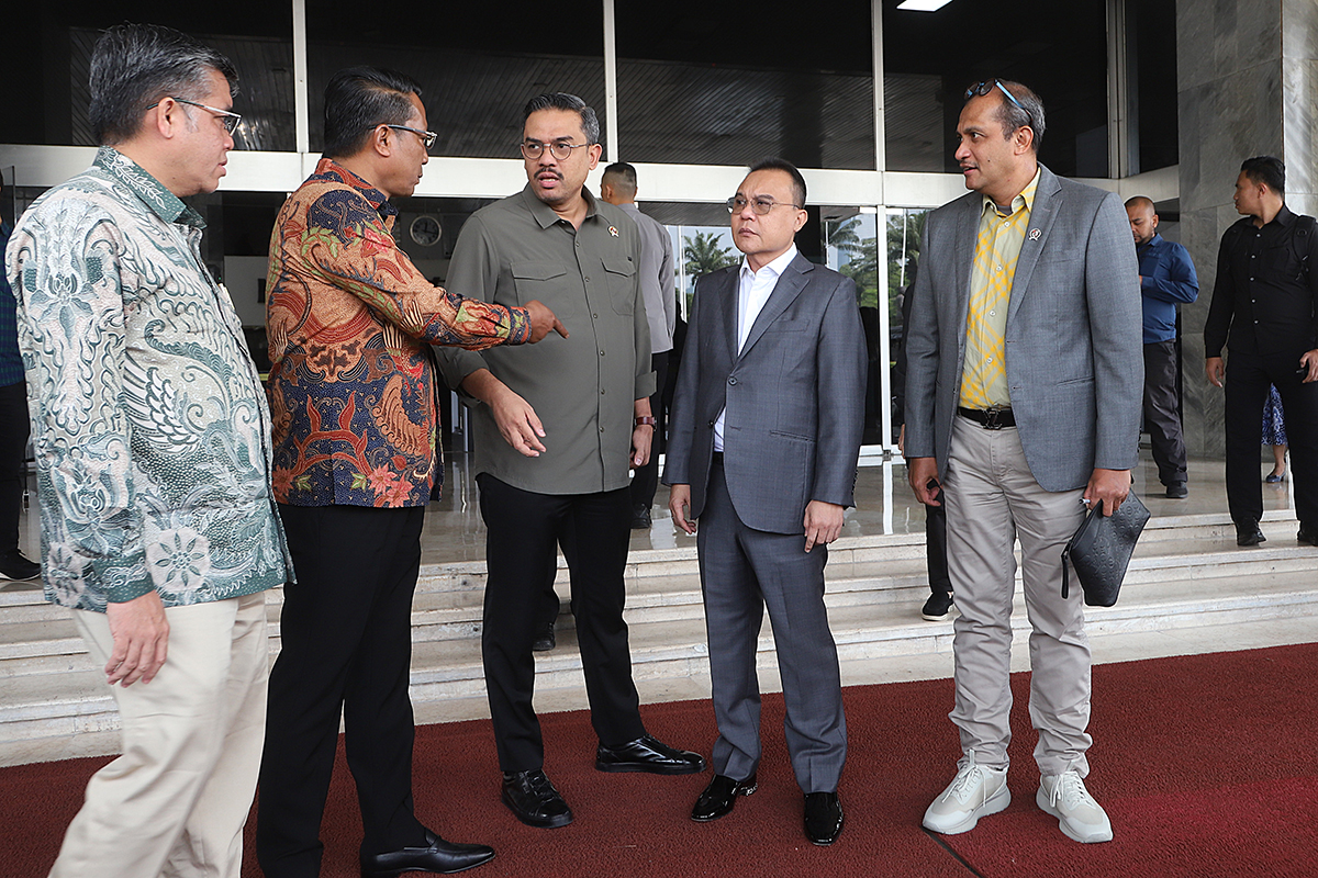 Wakil Ketua DPR RI Sufmi Dasco Ahmad memimpin rapat koordinasi bersama pemerintah dan Koalisi Ojol Nasional. (BeritaNasional/Elvis Sendouw)