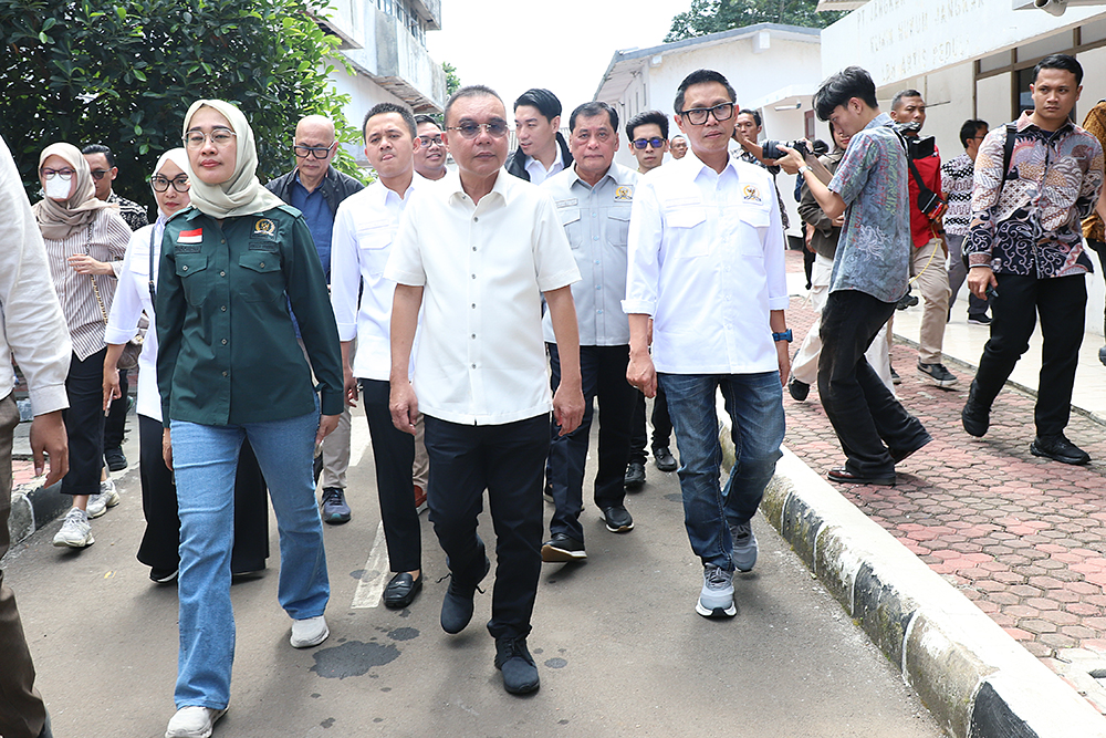 Pimpinan DPR meninjau Kantor PT Produksi Film Nasional. (BeritaNasional/Elvis Sendouw)