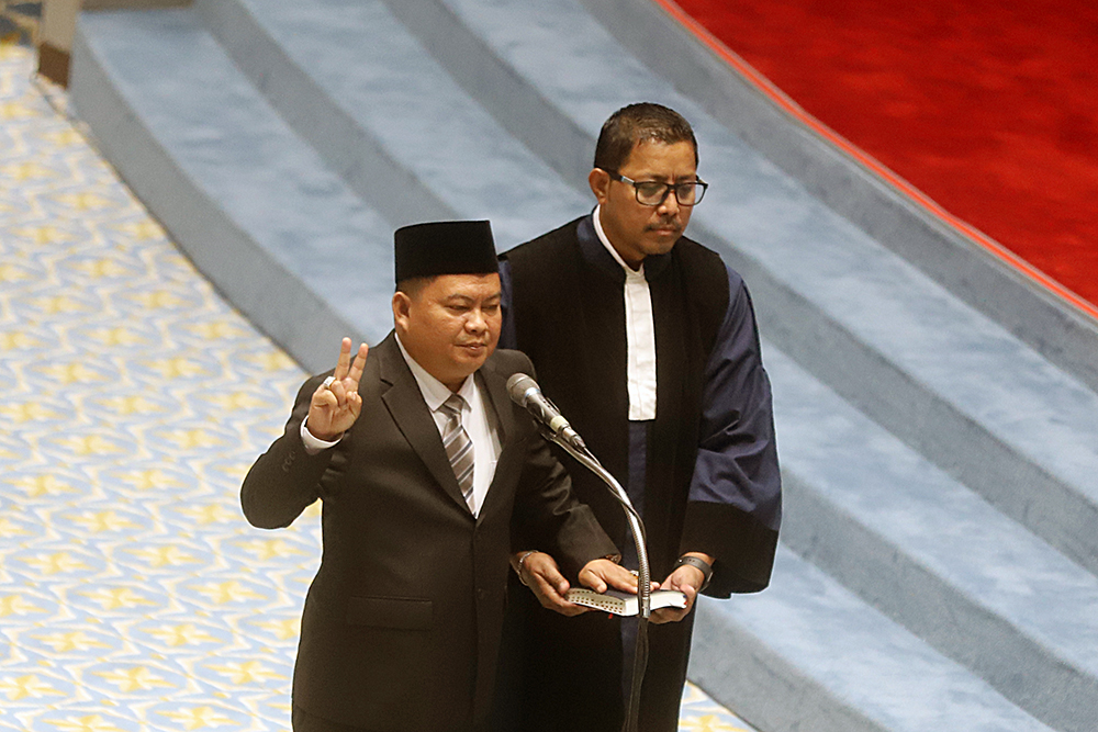DPR melantik Bias Layar sebagai anggota DPR Fraksi Golkar. (BeritaNasional/Elvis Sendouw)