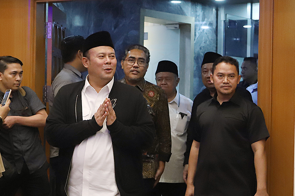 DPR Panggil Trans7 Bahas Kontroversi Tayangan Pesantren di Xpose Uncensored DPR gelar rapat membahas kontroversi tayangan infotainmen Xpose Uncensored di Trans7 yang dinilai melecehkan pesantren dan ulama. (BeritaNasional/Elvis Sendouw)