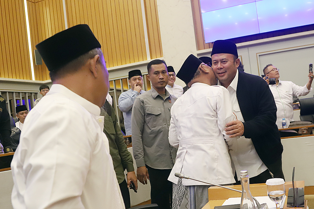 DPR Panggil Trans7 Bahas Kontroversi Tayangan Pesantren di Xpose Uncensored DPR gelar rapat membahas kontroversi tayangan infotainmen Xpose Uncensored di Trans7 yang dinilai melecehkan pesantren dan ulama. (BeritaNasional/Elvis Sendouw)