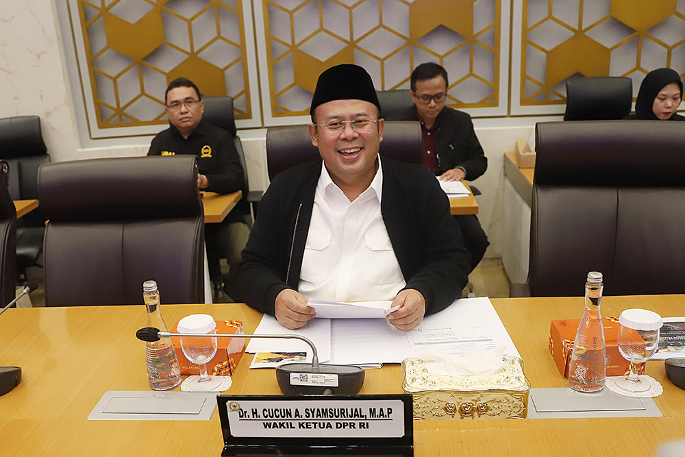 DPR Panggil Trans7 Bahas Kontroversi Tayangan Pesantren di Xpose Uncensored DPR gelar rapat membahas kontroversi tayangan infotainmen Xpose Uncensored di Trans7 yang dinilai melecehkan pesantren dan ulama. (BeritaNasional/Elvis Sendouw)