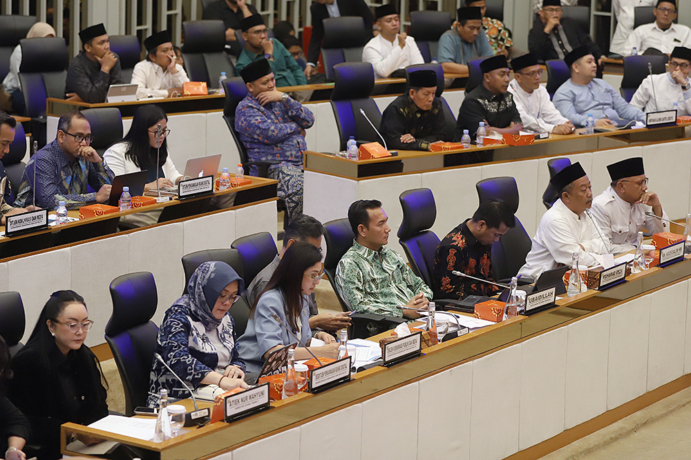 DPR Panggil Trans7 Bahas Kontroversi Tayangan Pesantren di Xpose Uncensored DPR gelar rapat membahas kontroversi tayangan infotainmen Xpose Uncensored di Trans7 yang dinilai melecehkan pesantren dan ulama. (BeritaNasional/Elvis Sendouw)