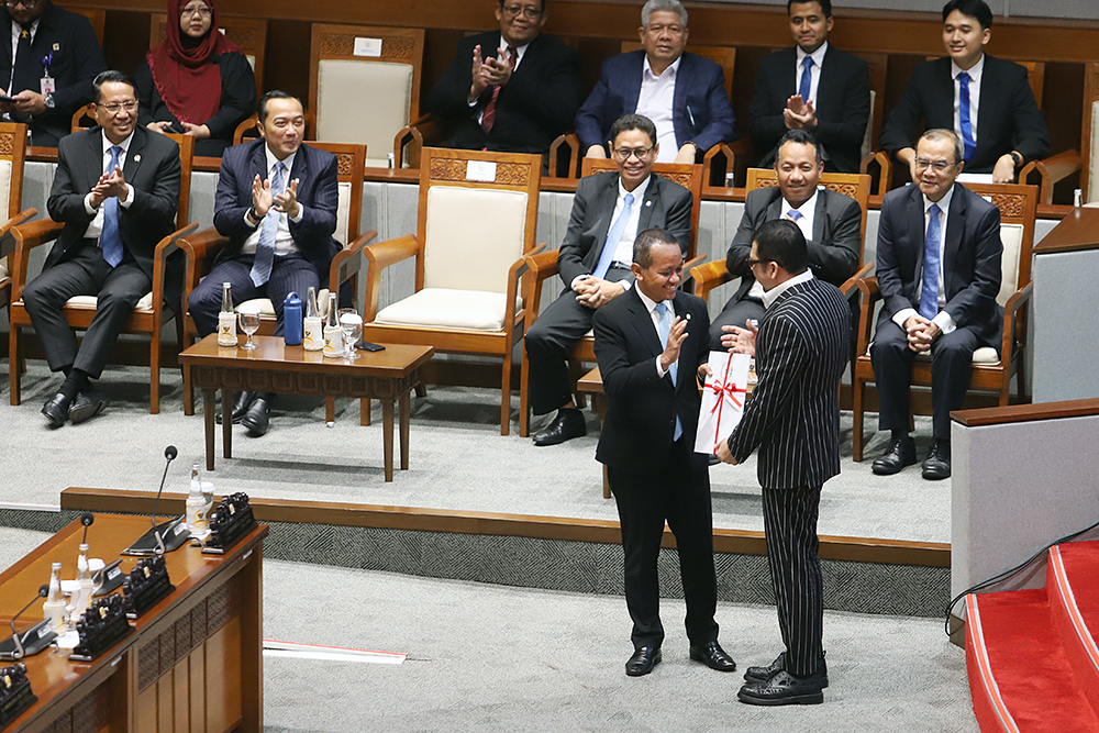 Pengesahan revisi UU Minerba digelar dalam Rapat Paripurna ke-13 Masa Persidangan II Tahun Sidang 2024-2025 . (BeritaNasional/Elvis Sendouw)