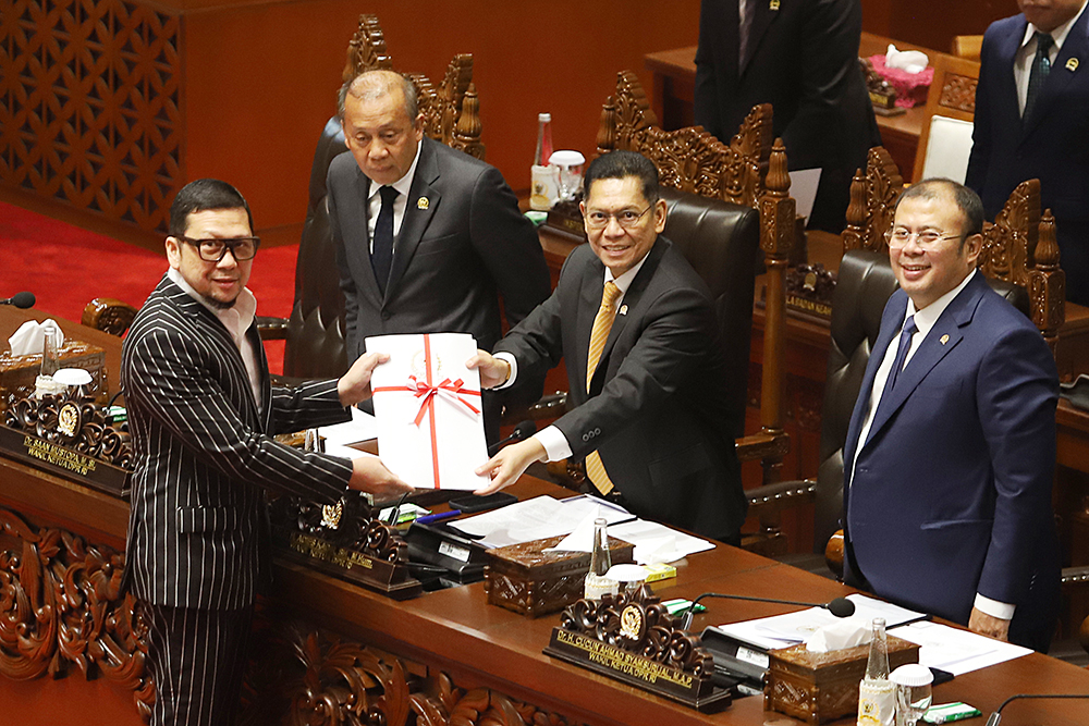 Pengesahan revisi UU Minerba digelar dalam Rapat Paripurna ke-13 Masa Persidangan II Tahun Sidang 2024-2025 . (BeritaNasional/Elvis Sendouw)