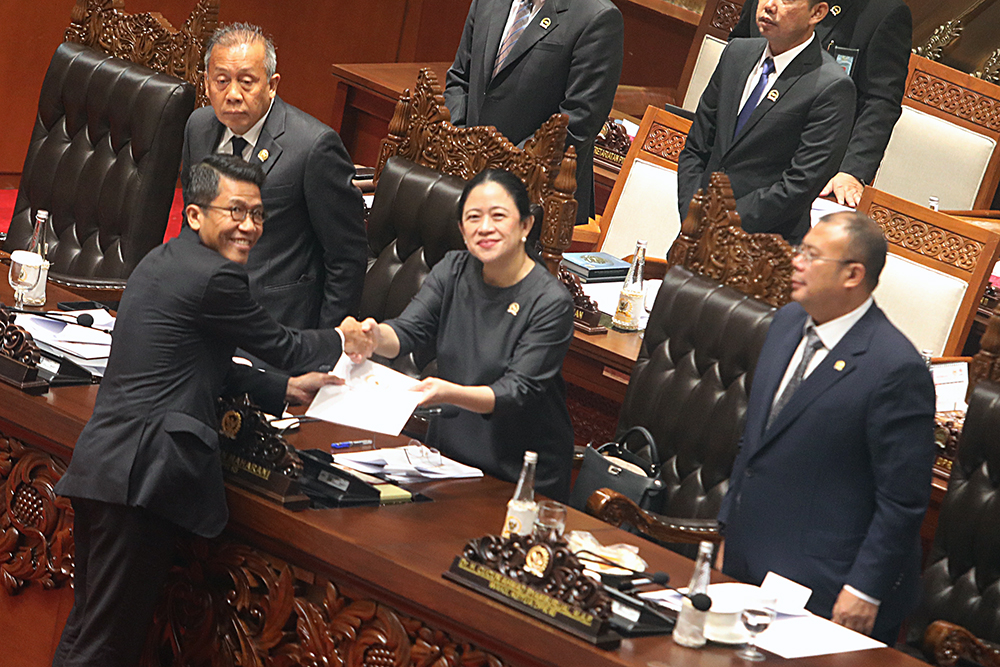 Rapat paripurna DPR menyetujui Dewan Komisioner (DK) LPS . (BeritaNasional/Elvis Sendouw)
