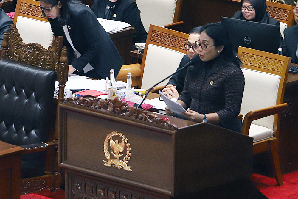 Menteri Pemberdayaan Perempuan dan Perlindungan Anak I Gusti Ayu Bintang Darmawati  sampaikan  tanggapan pemerintah atas hasil pembahasan DPR atas RUU KIA. (BeritaNasional/Elvis Sendouw)