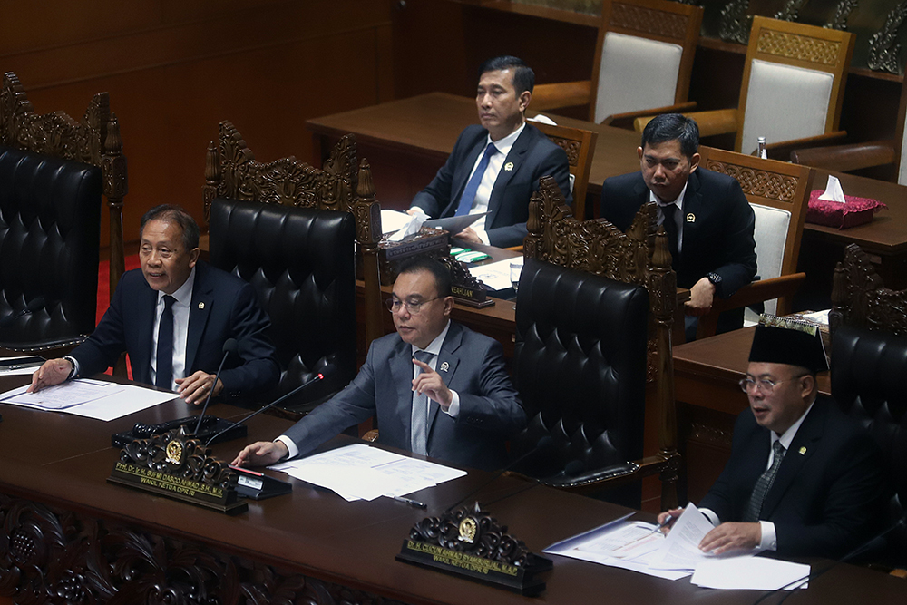 Wakil Ketua DPR Sufmi Dasco Ahmad menerima pandangan akhir pemerintah dari Menteri Keuangan terkait RUU Perubahan P2SK menjadi UU. (BeritaNasional/Elvis Sendouw)