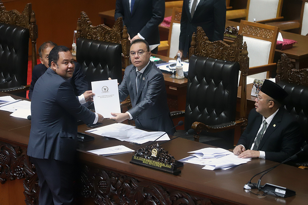 Wakil Ketua DPR Sufmi Dasco Ahmad menerima pandangan akhir pemerintah dari Menteri Keuangan terkait RUU Perubahan P2SK menjadi UU. (BeritaNasional/Elvis Sendouw)