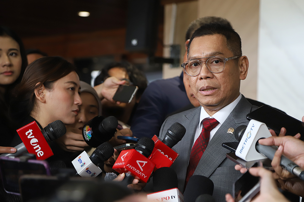 DPR Setujui 24 Calon Dubes RI Pimpinan DPR memberikan penjelasan terkait 24 calon Dubes RI. (BeritaNasional/Elvis Sendouw)