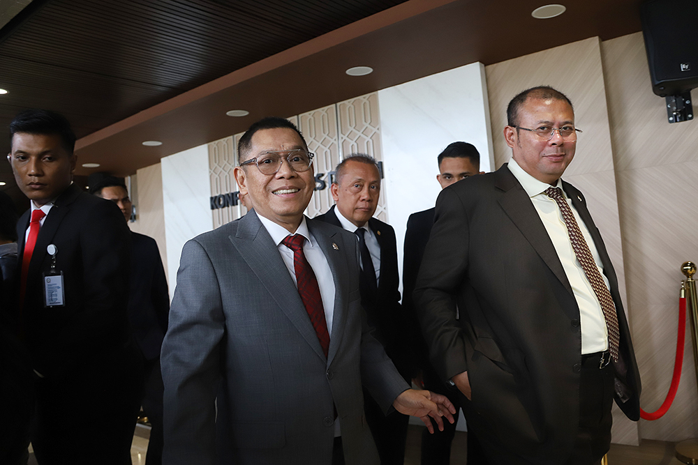 DPR Setujui 24 Calon Dubes RI Pimpinan DPR memberikan penjelasan terkait 24 calon Dubes RI. (BeritaNasional/Elvis Sendouw)