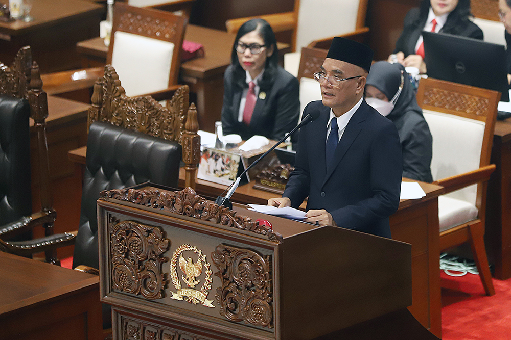 Ketua Komisi VIII DPR Marwan Dasopang menyampaikan laporan pembahasan putusan Komisi VIII menyetujui delapan calon anggota Badan Zakat Nasional (Baznas). (BeritaNasional/Elvis Sendouw)