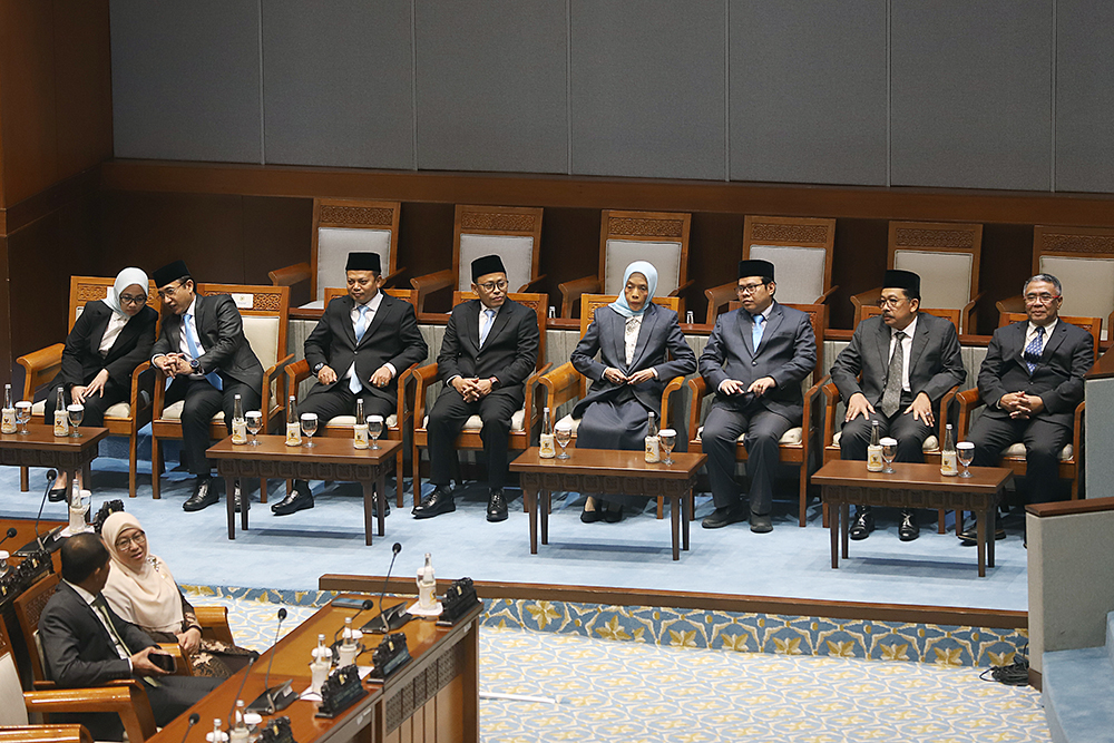 Ketua Komisi VIII DPR Marwan Dasopang menyampaikan laporan pembahasan putusan Komisi VIII menyetujui delapan calon anggota Badan Zakat Nasional (Baznas). (BeritaNasional/Elvis Sendouw)