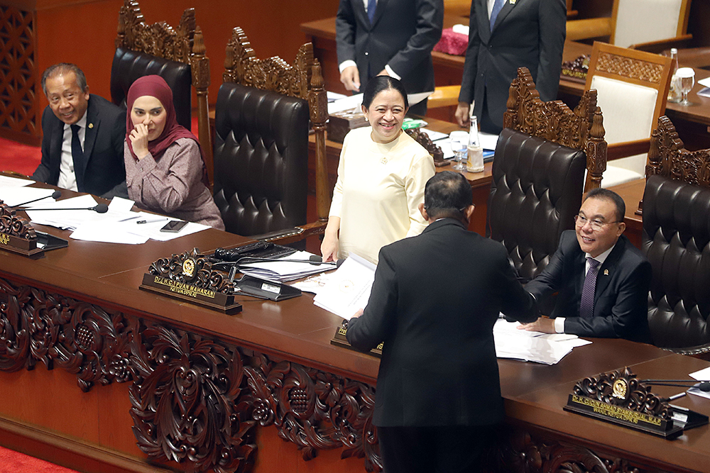 Rapat Paripurna DPR menyetujui RUU tentang pengesahan nota kesepahaman bidang ketahanan. (BeritaNasional/Elvis Sendouw)