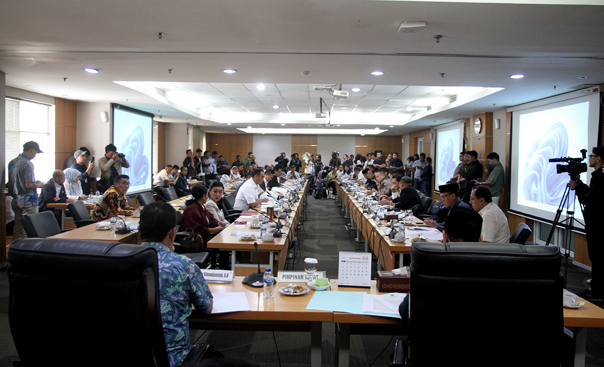 Suasana rapat untuk memilih pengganti Pj Gubernur Jakarta Heru Budi di Ruang Serbaguna DPRD Jakarta, Rabu (11/9/2024).(BeritaNasional.com/ Oke Atmaja)