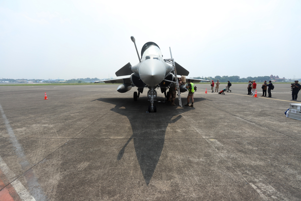 Pesawat Airbus A400M Atlas dan pesawat Airbus A330MRTT parkir di Apron Selatan Pangkalan Udara Halim Perdanakusuma, Jakarta, Kamis (25/7/2024).  (BeritaNasional Com/Oke Atmaja)