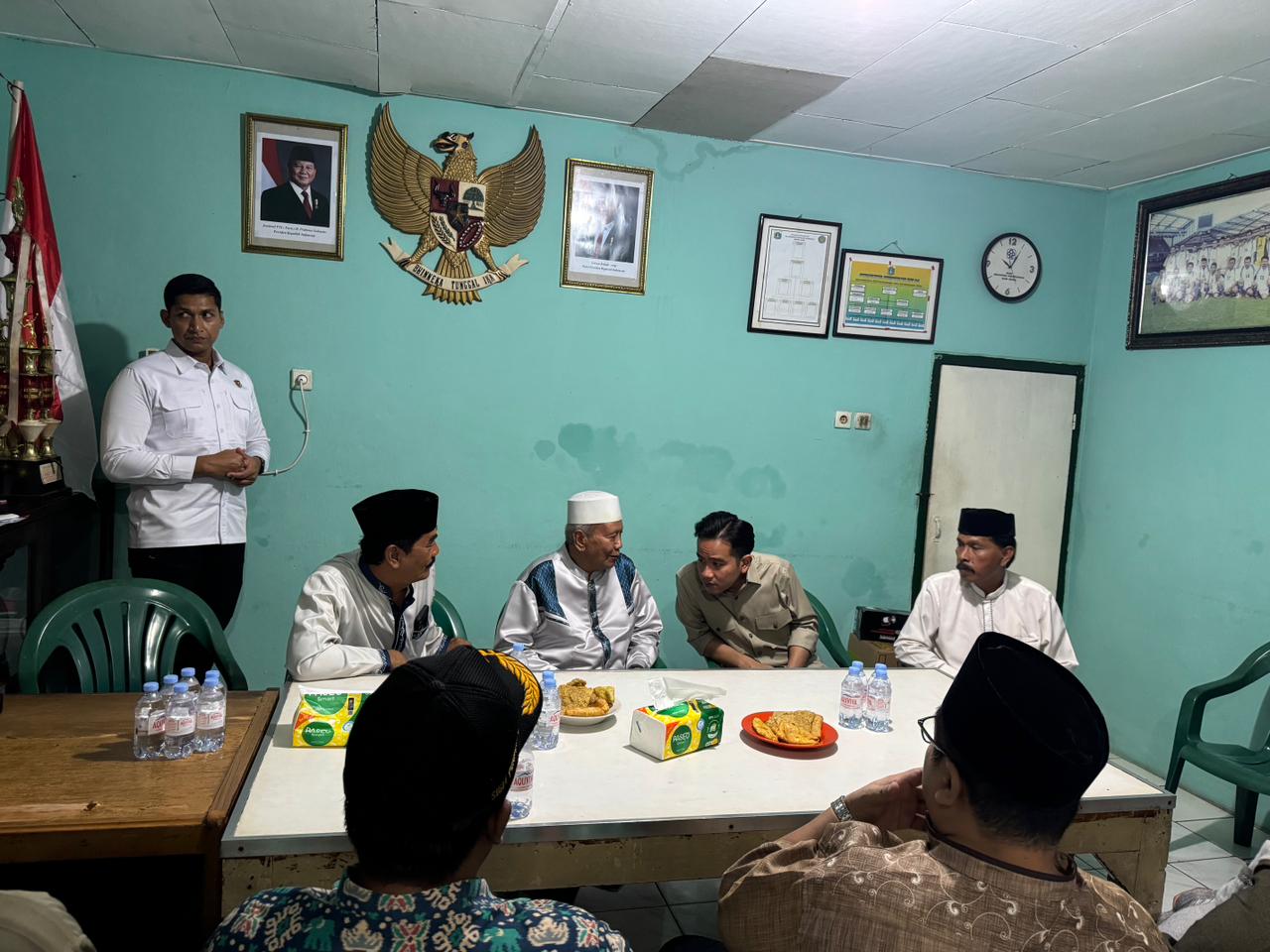Wapres ke Pos Ronda RT 19 RW 03, Jl Kali Inspeksi, Kelurahan Ulujami, Kecamatan Pesanggrahan Jakarta Selatan. (BeritaNasional/Elvis Sendouw/HO Setwapres)