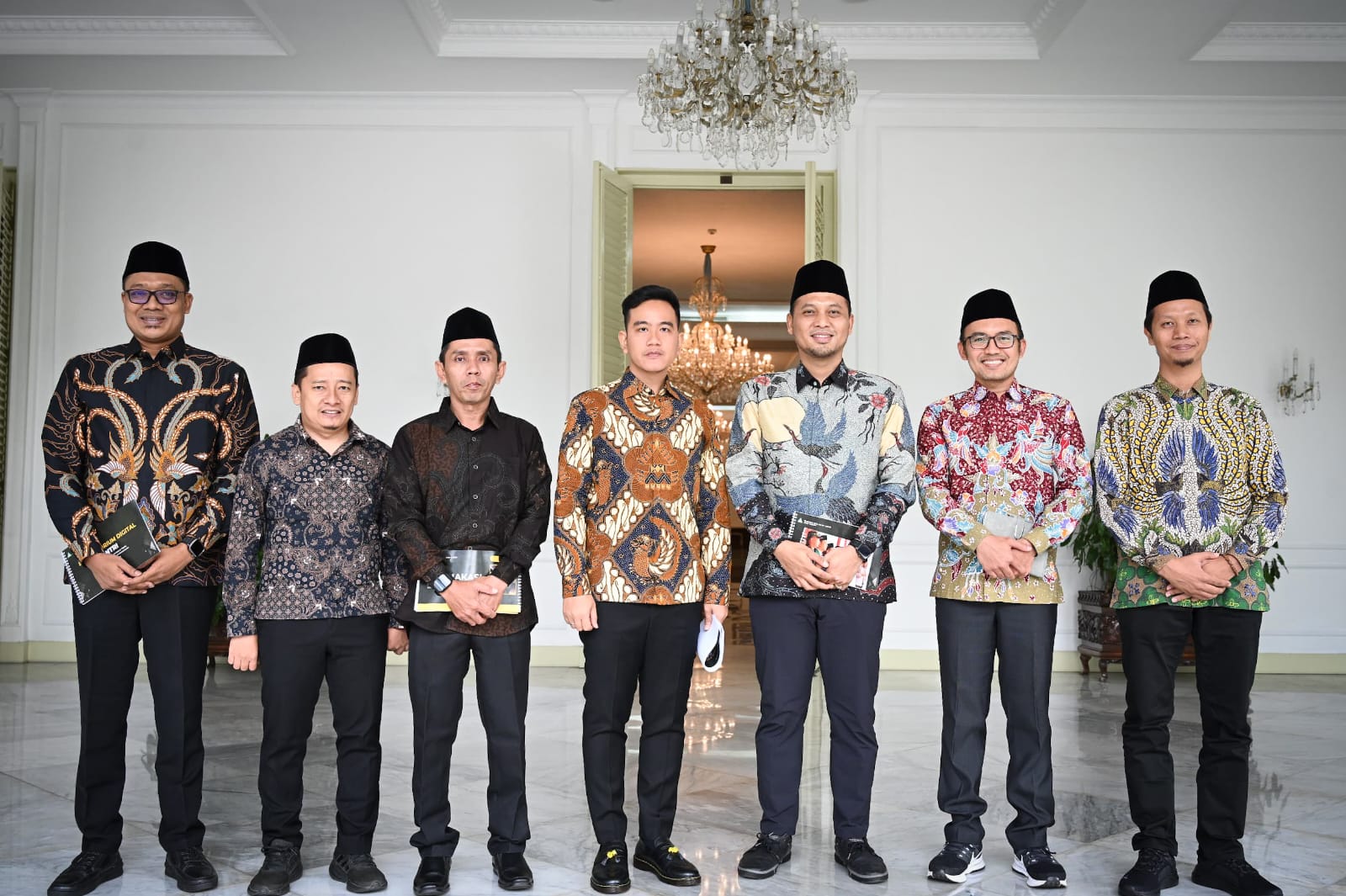 Wapres Gibran Rakabuming menerima audiensi Pimpinan Wilayah Gerakan Pemuda (PW GP) Ansor Provinsi Jawa Tengah (Jateng) di Istana Wakil Presiden. (BeritaNasional/Elvis/HO Setwapres)