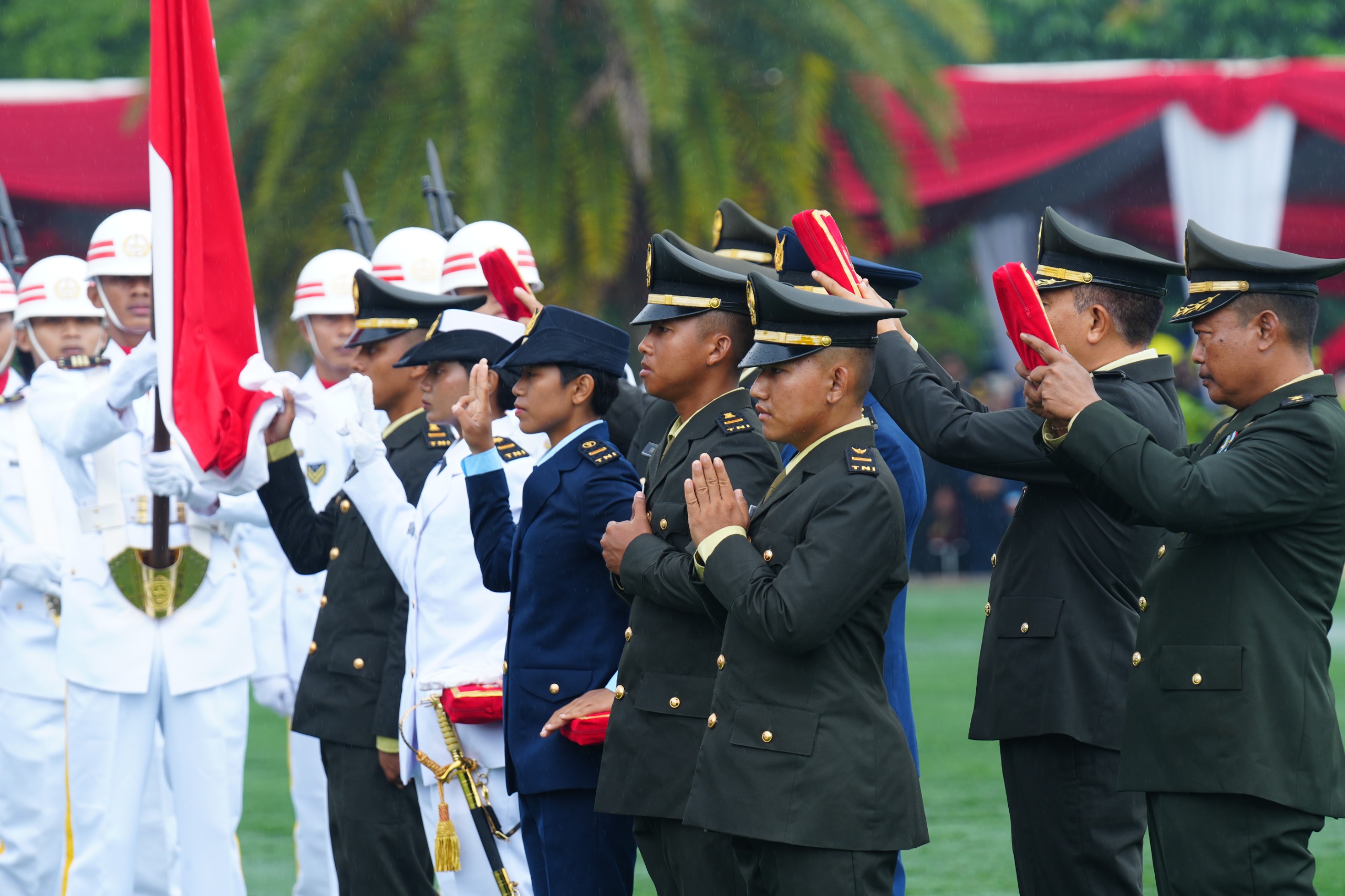 Kepala Staf Angkatan Darat (Kasad) Jenderal TNI Maruli Simanjuntak, M.Sc., menghadiri Upacara Prasetya Perwira (Praspa) Perwira Prajurit Karier. (BeritaNasional/Elvis/HO Dispenad)