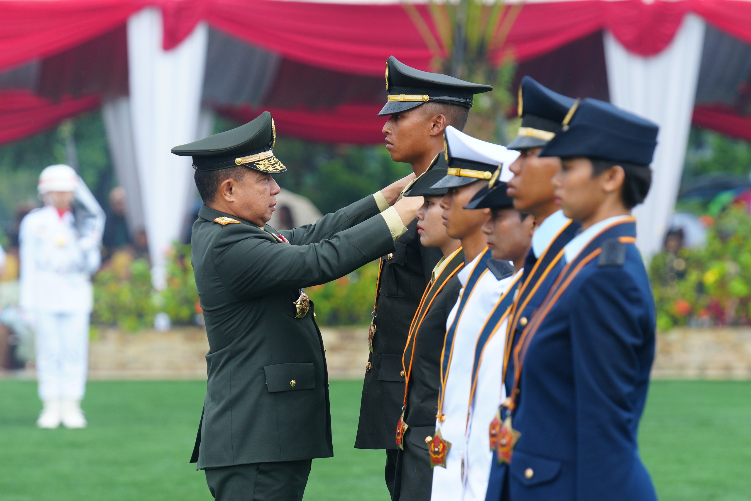 Kepala Staf Angkatan Darat (Kasad) Jenderal TNI Maruli Simanjuntak, M.Sc., menghadiri Upacara Prasetya Perwira (Praspa) Perwira Prajurit Karier. (BeritaNasional/Elvis/HO Dispenad)
