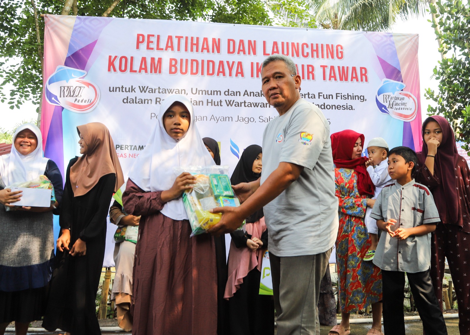 Wartawan Mancing Indonesia (WMI) gelar pelatihan dan launching kolam budidaya ikan bawal air tawar untuk wartawan, umum dan santunan anak yatim, lansia serta fun fishing antar media, korporasi untuk dukung Asta Cita Presiden Prabowo Subianto. (BeritaNasional/Elvis Sendouw)