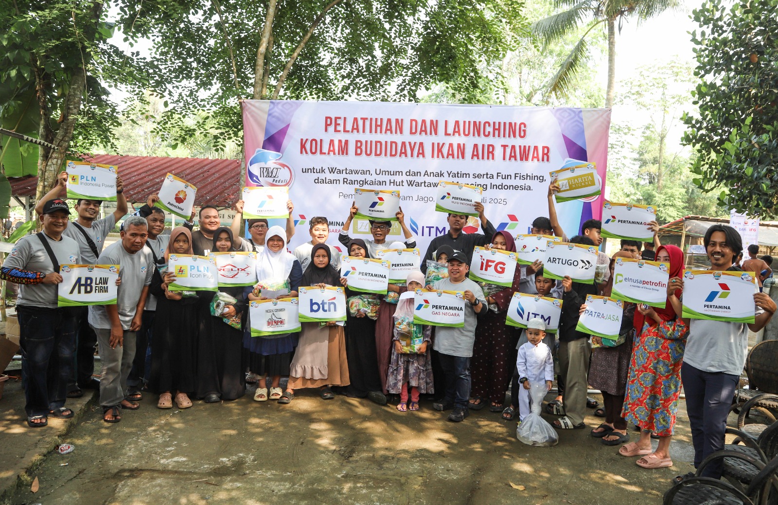 Wartawan Mancing Indonesia (WMI) gelar pelatihan dan launching kolam budidaya ikan bawal air tawar untuk wartawan, umum dan santunan anak yatim, lansia serta fun fishing antar media, korporasi untuk dukung Asta Cita Presiden Prabowo Subianto. (BeritaNasional/Elvis Sendouw)