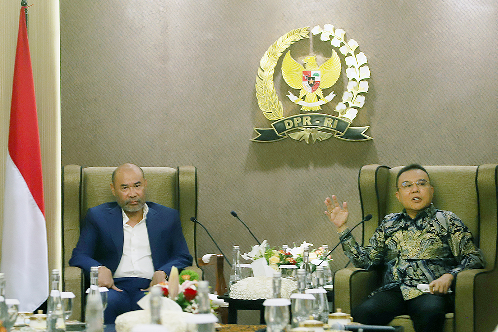 Wakil Ketua DPR RI, Sufmi Dasco Ahmad menerima 4 menteri dan tim produksi pembuat film "Woman From Rote Island" di ruang delegasi, Kompleks Parlemen, Jakarta. (BeritaNasional/Elvis sendouw)